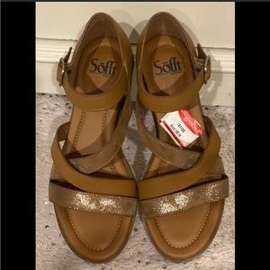 EUC Sofft camel brown colored sandals